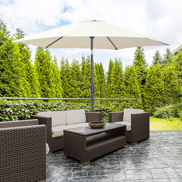 OUTSUNNY - Parasol inclinable de jardin balcon terrasse manivelle toile polyester imperméabilisée haute densité 180 g/m² Ø2,6 x 2,35H m alu crème - large