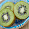 BLOOMIQUE - Actinidia Deliciosa 'Jenny' - Plante Kiwi - Plantes Fruitières - P. 14 cm - H. 60-70cm - vignette