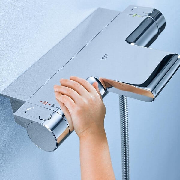 GROHE - Mitigeur thermostatique bain/douche GROHTHERM 2000 GROHE 34467001 - avec tablette amovible - fonction CoolTouch - large