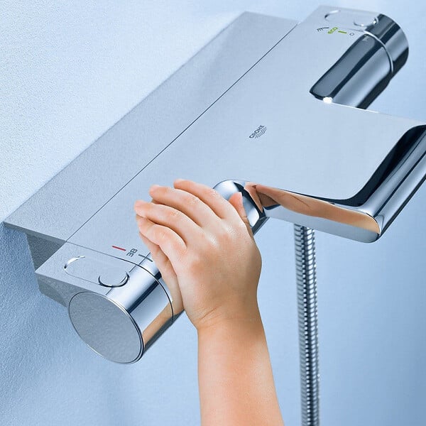 GROHE - Mitigeur bain/douche thermostatique GROHTHERM 2000 GROHE 34174001 - 100% CoolTouch® - chrome - large