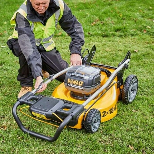 DEWALT - Tondeuse 48cm 18V DEWALT DCMW564N (vendu sans batterie) - large