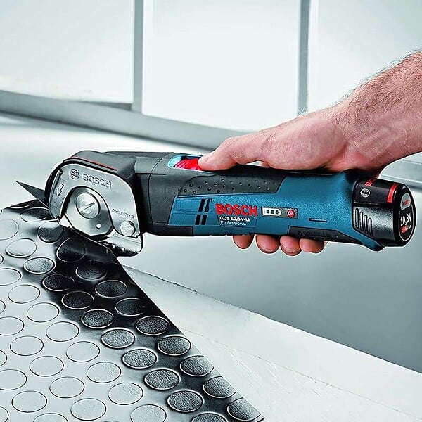 BOSCH - Cisaille universelle sans fil BOSCH GUS 12V-300 Professional (vendu sans batterie) + L-Boxx - large