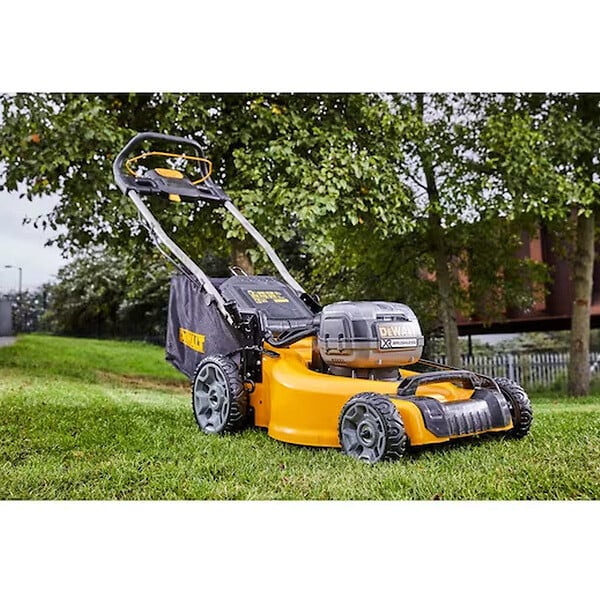 DEWALT - Tondeuse 48cm 18V DEWALT DCMW564P2-QW avec 2 batteries 5,0 Ah - large