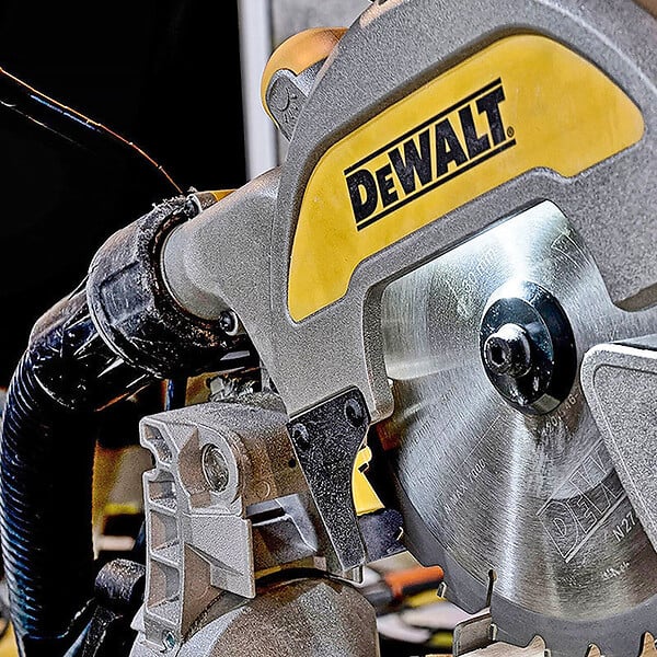 DEWALT - Scie à onglets radiale Ø216mm 1800W DEWALT DWS777-QS - large