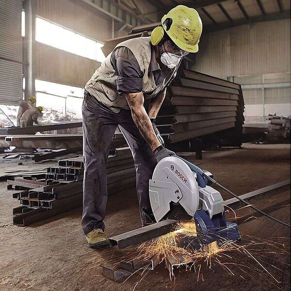 BOSCH - Scie à métaux BOSCH 0601B37200 - GCO 14-24 J Professional 2400W - Ø 355mm - large
