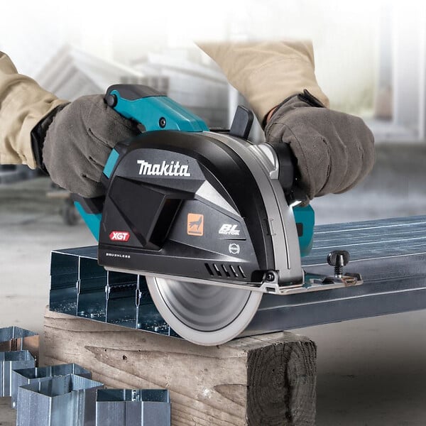 MAKITA - Scie à métaux circulaire Ø185mm XGT 40V Max MAKITA CS002GZ 3500 tr/min (vendu sans batterie) - large