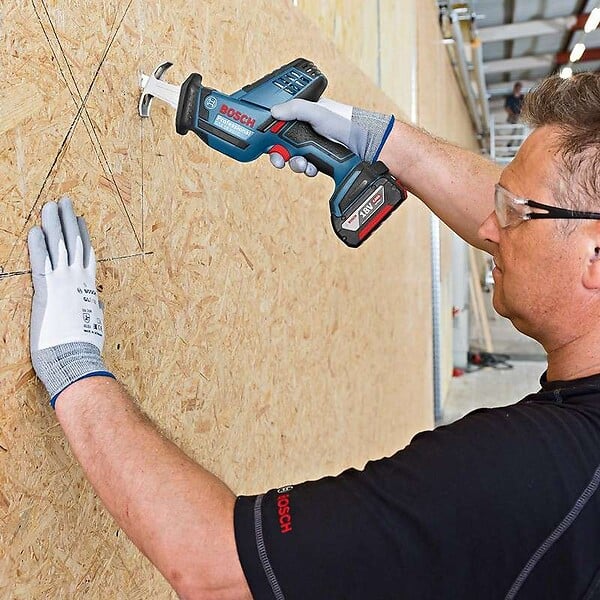 BOSCH - Scie Sabre sans fil BOSCH 06016A5002 - GSA 18 V-LI C Professional (2 x 5,0 Ah) + L-Boxx - large
