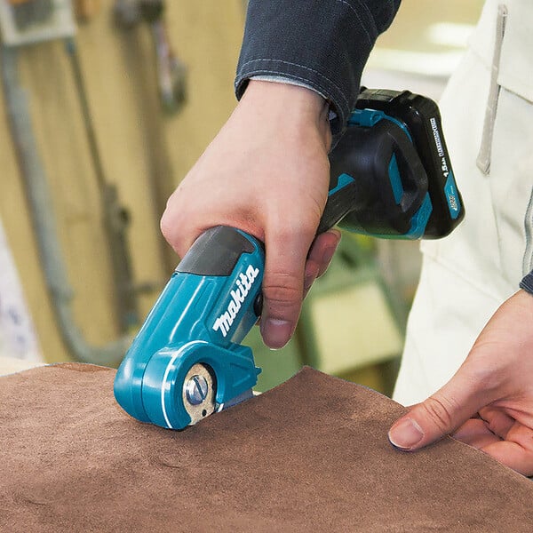 MAKITA - Découpeur universel 12 V CXT MAKITA CP100DWA Li-Ion 2 Ah (1 Batterie) - large