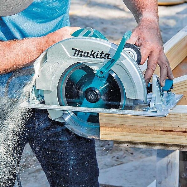 MAKITA - Scie circulaire MAKITA HS0600 - Ø 270mm - 2000W - large