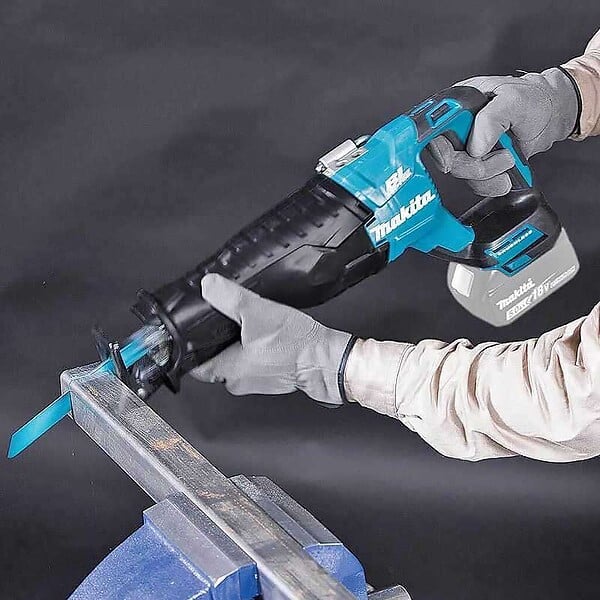 MAKITA - Scie sabre MAKITA DJR187Z - 18V Li-ion (vendu sans batterie) - large