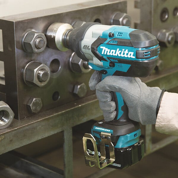 MAKITA - Boulonneuse à chocs MAKITA DTW1001ZJ 18 V Li-ion 1050 Nm (produit seul) - large