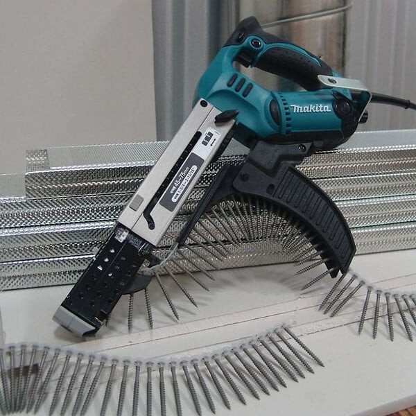 MAKITA - Visseuse à ruban 3000 t.p.m. 470W MAKITA 6844 75 mm en coffret - large