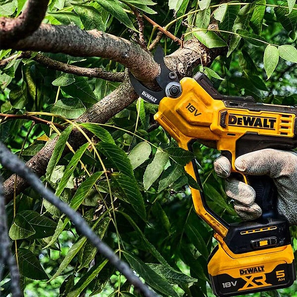 DEWALT - Elagueuse 18V DEWALT DCMPP568N-XJ - large