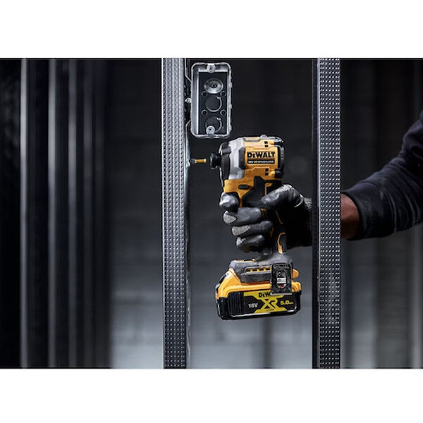 DEWALT - Visseuse à choc compact 205Nm 18V DEWALT DCF850P2T-QW Brushless avec coffret et 2 batteries 5,0 Ah - large
