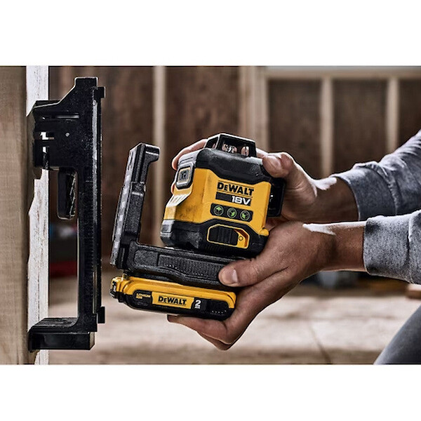 DEWALT - Niveau laser multi-lignes compact 3 faisceaux verts à 360° 18V DEWALT DCLE34031D1-QW avec une batterie 2,0 Ah - large