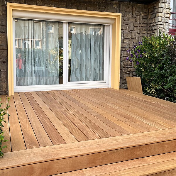 TERRASSEENBOIS - Kit complet terrasse bois exotique CUMARU pour 40 m², Lames 2,45 m, lambourdes 2,15 m, plots réglables et visserie Inox. - large