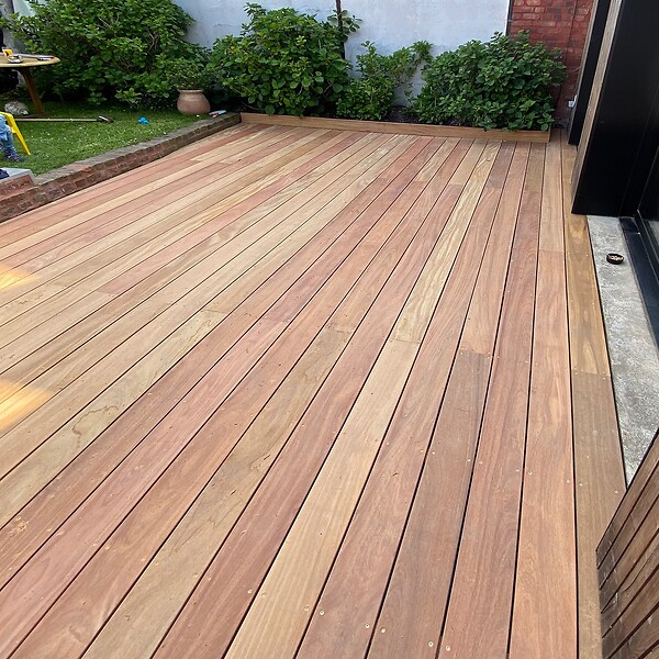 TERRASSEENBOIS - Kit terrasse bois exotique CUMARU pour 40 m², Lames 3,65 m, lambourdes 3,65 m et visserie Inox. - large
