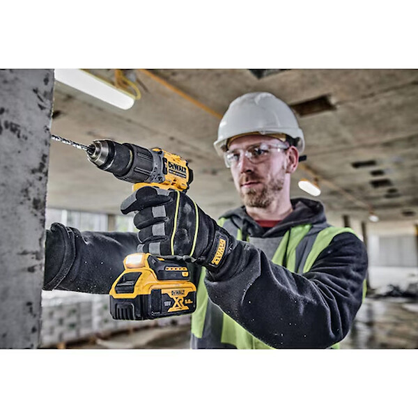 DEWALT - Perceuse-visseuse à percussion compacte 18V DEWALT DCD805P1T-QW avec coffret et 1 batterie 5,0 Ah - large