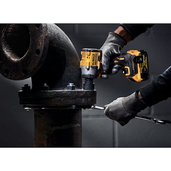 DEWALT - Boulonneuse à chocs compacte ½'' 406Nm 18V DEWALT DCF922P2T-QW avec coffret et 2 batteries 5,0 Ah - large