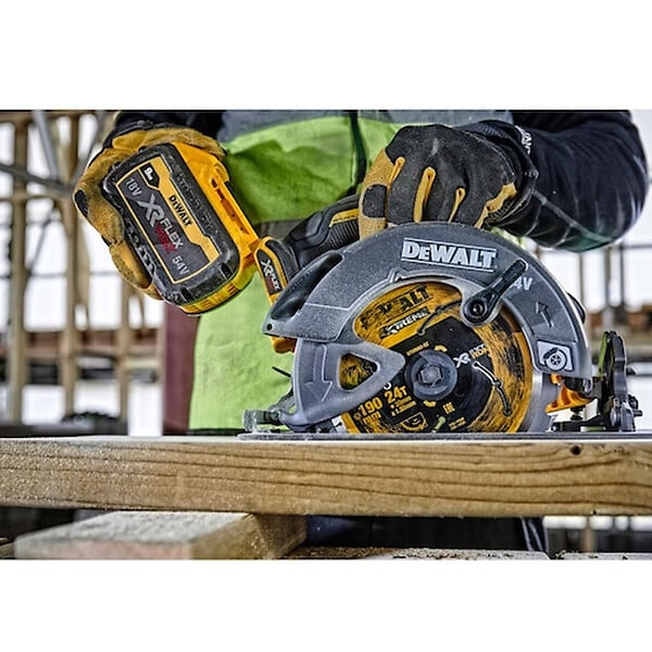 DEWALT - Scie circulaire Ø190mm 54V DEWALT DCS578NT-XJ FLEXVOLT Brushless avec coffret - large