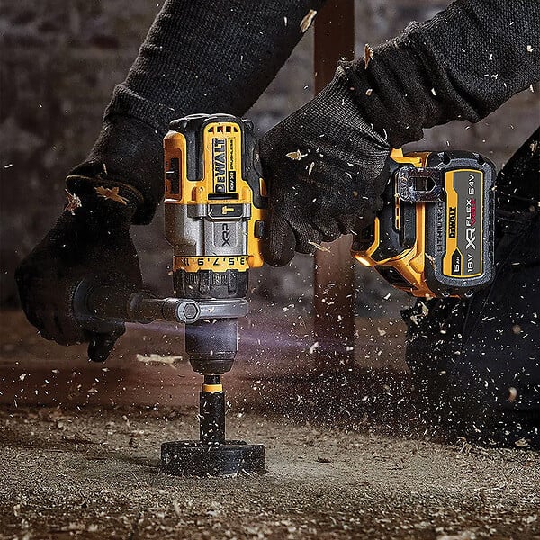 DEWALT - Perceuse visseuse à percussion 54V DEWALT DCD999T1-QW Brushless avec une batterie 6,0 Ah FLEXVOLT - large