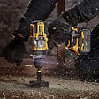DEWALT - Perceuse visseuse à percussion 54V DEWALT DCD999T1-QW Brushless avec une batterie 6,0 Ah FLEXVOLT - vignette