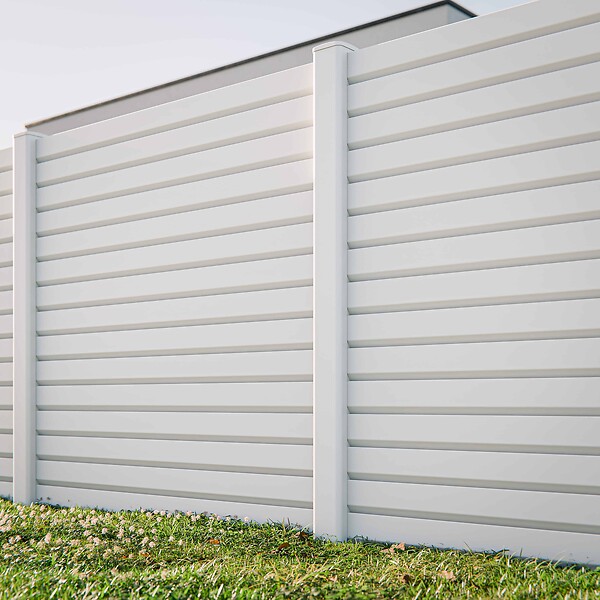 MON MARCHE DECO - Kit Clôture PRO PVC Blanc H. 180 cm - 15 Lisses claire-voie - 5,70 m - large