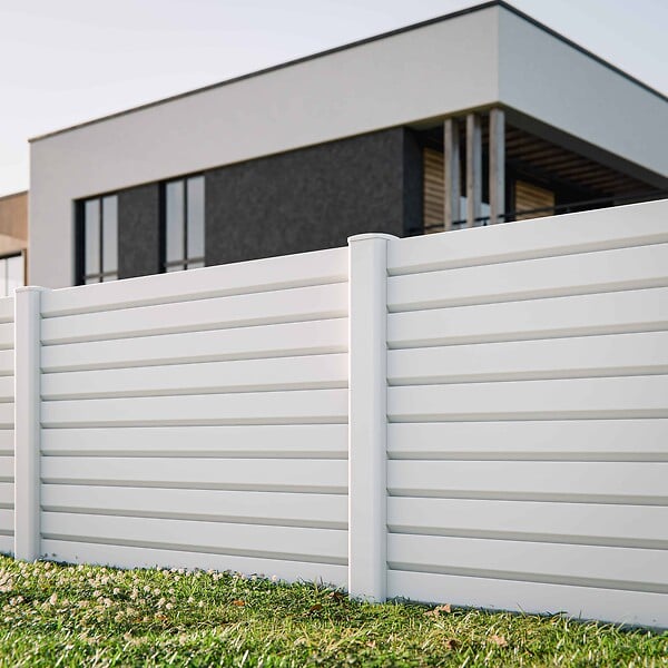 MON MARCHE DECO - Kit Clôture PRO PVC Blanc H. 120 cm - 10 Lisses claire-voie - 5,70 m - large