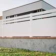 MON MARCHE DECO - Kit Clôture SLIM PVC Blanc H. 90 cm x L. 5.60 m - 2 Lisses + 3 Soubassements - vignette
