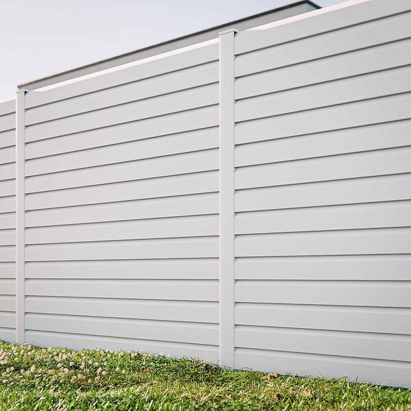 MON MARCHE DECO - Kit Clôture SLIM PVC Blanc H. 180 cm - 15 Lisses claire-voie - 11,10 m - large