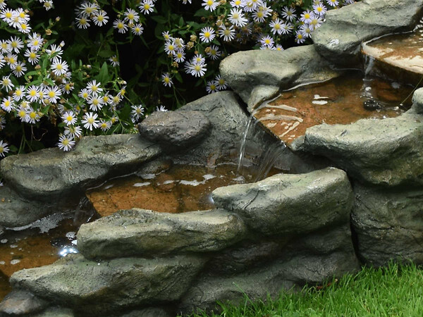 UBBINK - Fontaine de jardin Brembo allongée rochers et pierres, avec éclairage LED - Ubbink - large