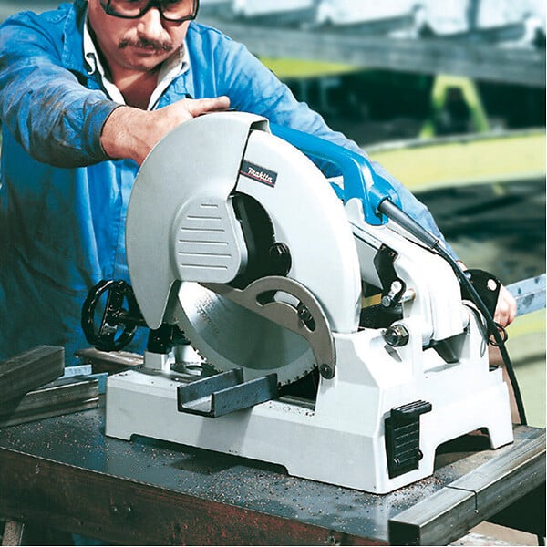 MAKITA - Tronçonneuse à Métaux MAKITA LC1230 - 1750W lame carbure - Ø 305mm - large