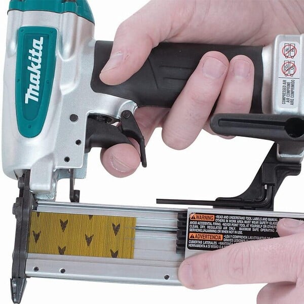 MAKITA - Cloueur pneumatique  8.3 Bar 35 mm - AF353 - large