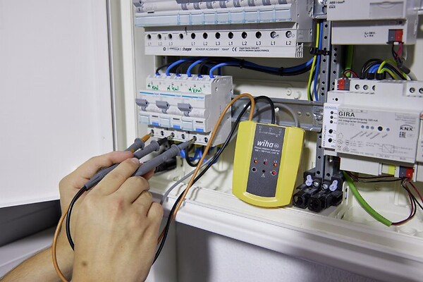 WIHA - Testeur et indicateur de rotation de phase WIHA 100700 V AC Cat. IV - 45221 - large