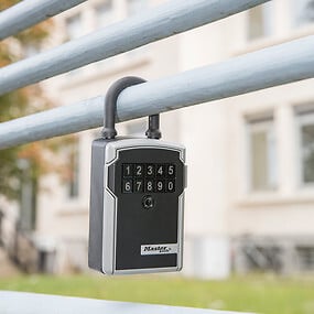 MASTER LOCK - Boite à clés MASTERLOCK Bluetooth Select Access - Avec anse - 5440EURD - large