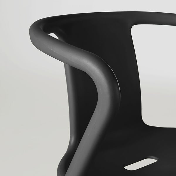 OVIALA - Lot de 4 chaises en plastique noir - Berlin - large