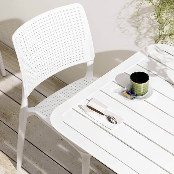 OVIALA - Chaise de terrasse ajourée en plastique blanc - Riga - large