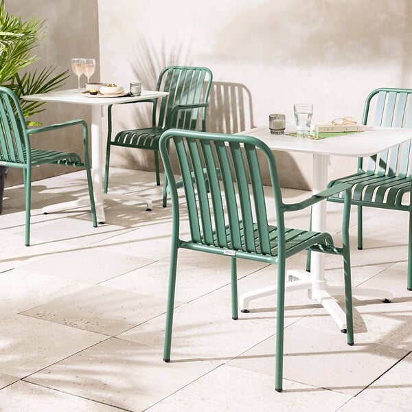 OVIALA - Chaise de terrasse avec accoudoirs en aluminium vert foncé - Faro - large