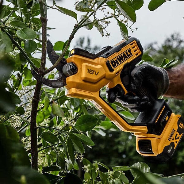 DEWALT - Sécateur XR 18V DEWALT DCMPP568P1-QW 5Ah Li-ion - large