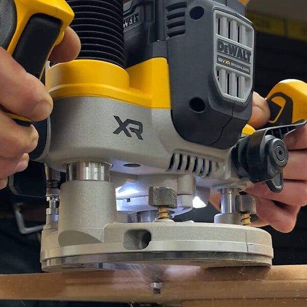 DEWALT - Défonceuse DEWALT DCW620NT-XJ XR 18V Brushless 8-12 mm - large
