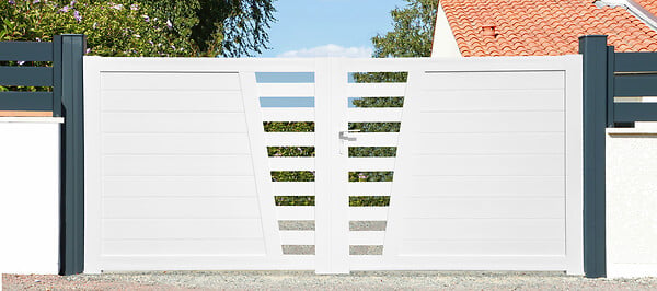 MOREY - Portail PVC semi-ajouré AYDAT - Blanc - 3x1,50m - large