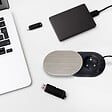 EMUCA - Multiconnecteur Vertikal Flat 60, diamètre 60mm, 1 x prise Schuko, 1 x USB Type A, 1 x USB Type C, Acier et Plastique, Acier inoxydable - vignette