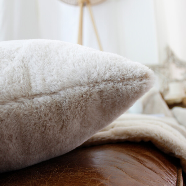 C MA DECO - Coussin déco RABBIT effet fourrure - large