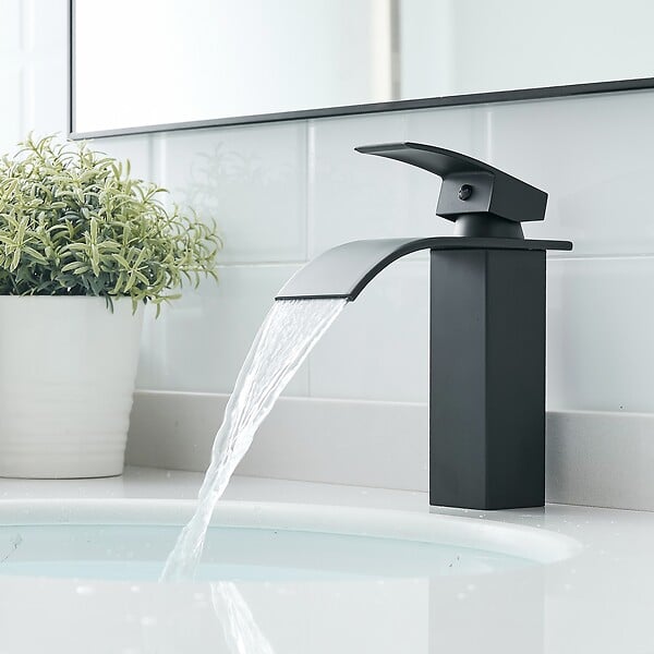 SANIVERRE - TIBRE Robinet mitigeur bec plat en cascade noir chromé - salle de bain - large