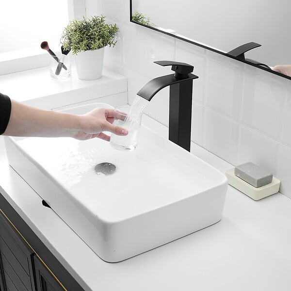 SANIVERRE - TIBRE XL Robinet mitigeur bec haut en cascade noir chromé - salle de bain - large
