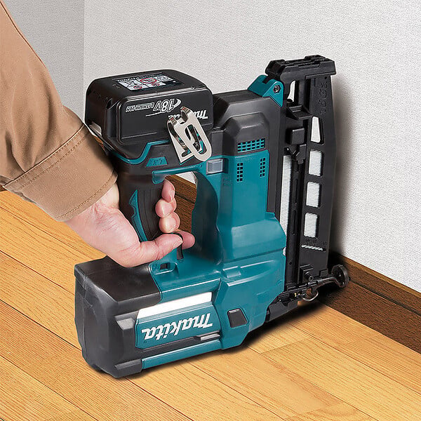 MAKITA - Cloueur MAKITA DBN600ZJ - 18V Li-Ion en coffret (vendu sans batterie) - large