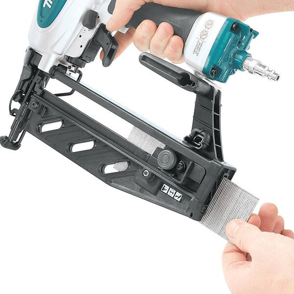 MAKITA - Cloueur pneumatique MAKITA AF601 8,3 bar 25 à 64 mm - large