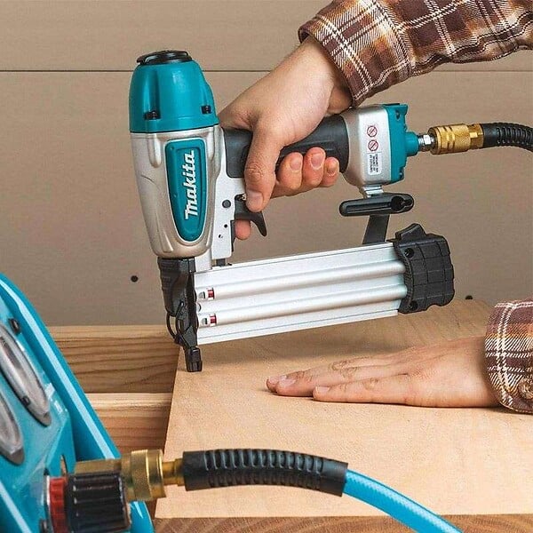 MAKITA - Cloueur pneumatique MAKITA AF506 8 bar 50mm - large