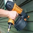BOSTITCH - Cloueur à rouleaux pneumatique BOSTITCH N66C2E pour bardage - vignette