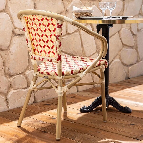OVIALA - Fauteuil de terrasse bistrot parisien en aluminium et rotin rouge - Madeleine - large